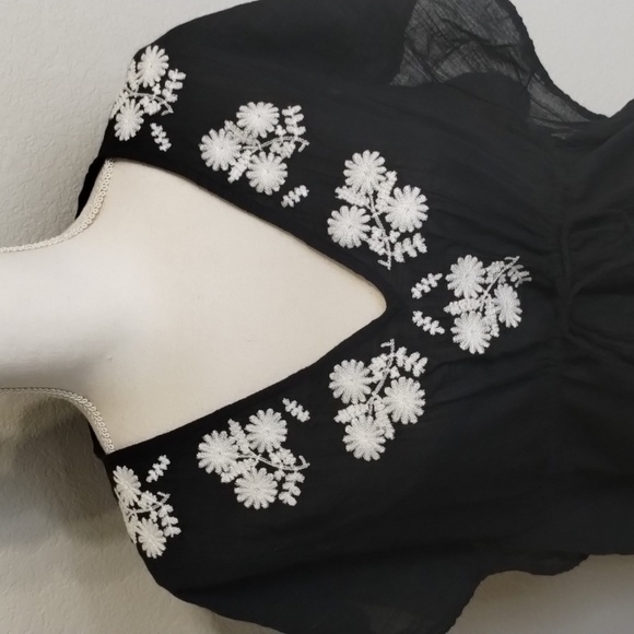 Old Navy Black Floral Embroidered Swim Cover Size Medium - Picture 3 of 6